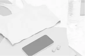 スポーツウエア、スマートフォン、お水、Bluetoothイヤホン